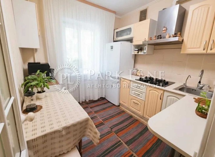 Безнал Продам 3 кімнатну квартиру  на Печерську  Бойчука Михайла - фото 1