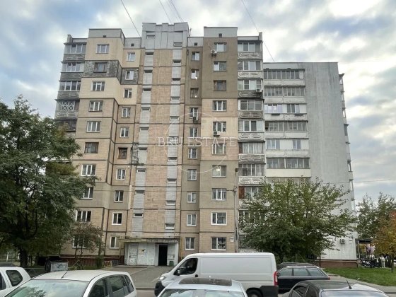Продаж 3 к квртири Харківська низький 5й поверх Держпрограми 69 м кв Київ