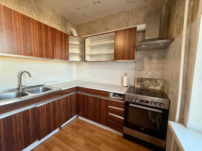 3 кім квартира з ремонтом, метро Харківська, вул. Ревуцького 18А - фото 1