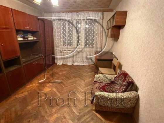 Продаж 1 кімн. квартири за адресою Героїв Дніпра, 12а, біля метро цега Київ