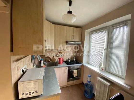 Продам 2кімн.квартиру Федорова Івана, 9   45кв.м ст.М"Олімпійська"-5хв Киев