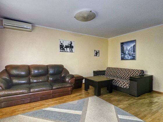 Продаж трикімнатної Деснянський район Київ