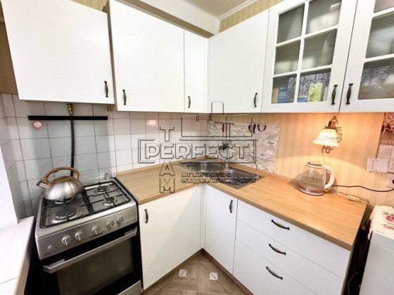 Продаж 2к квартири  Воскресенський проспект (Перова) 4 ДАРНИЦЯ Київ