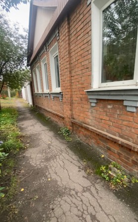 Пол дома с землей за копейки. Локомотив, улица Бориса Шрамко, метро - фото 1