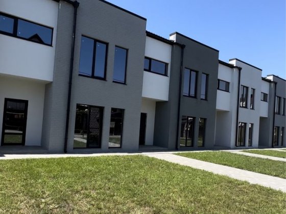 ТаунХаус з червоної цегли 104м2, Двір та парковка під 2 авто Одесса