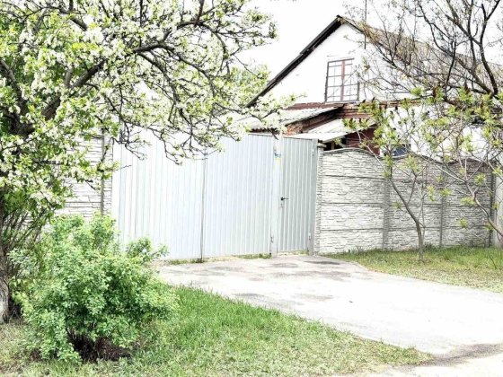 Продам полдома в районе завода Шевченко  со своим двором Харків