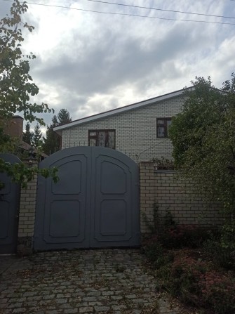 Продам двухэтажный дом на 10 сотках земли - фото 1