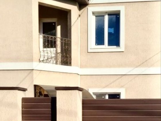 Будинок для життя в сучасному масиві біля ТАИРОВА