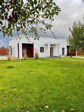 Продам современный дом возле реки - фото 1