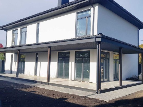 Современный дом на Павловом поле по пр. Науки 65 возле леса Харків