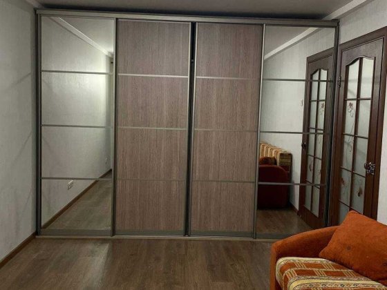 Продам 3 к. кв. у Дніпровському районі, вул. Анатолія Солов'яненко 13 Київ