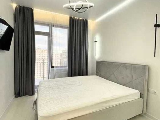 Міцний монолітний будинок з УКРИТТЯМ. Продам квартиру біля озер