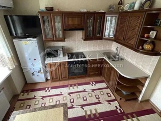 Продається простора 2-кімнатна квартира на вул. Олени Пчілки, 2 Київ