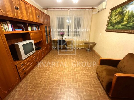 продаж 2к квартири з ремонтом 7хв до метро Київ