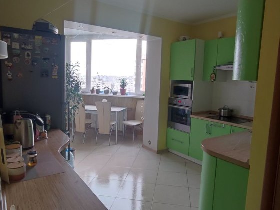 Простора 3-кімнана квартира з якісим ремонтом вул. Миколи Лаврухіна 7 Київ