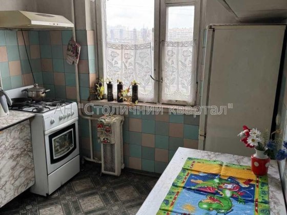 метро Чернігівська Трикімнатна Миропільська 3 Київ