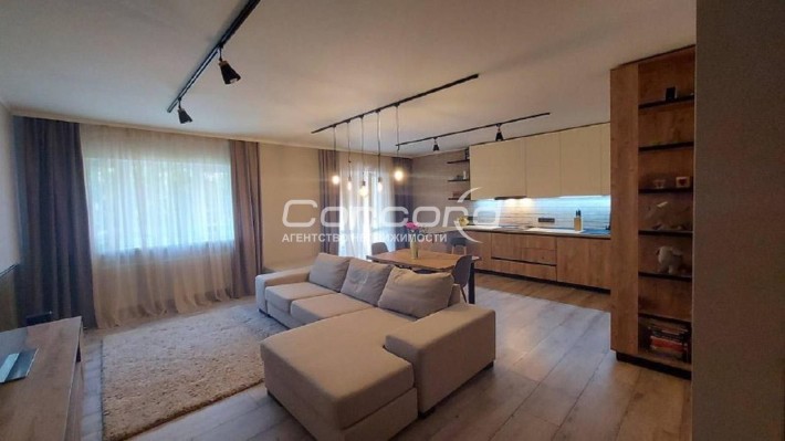 Воскресенська вул., 18, ЖК "Паркові Озера" - фото 1