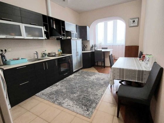 Простора 3-кімнатна квартира в сучасному будинку Срібнокільська, 14а Київ