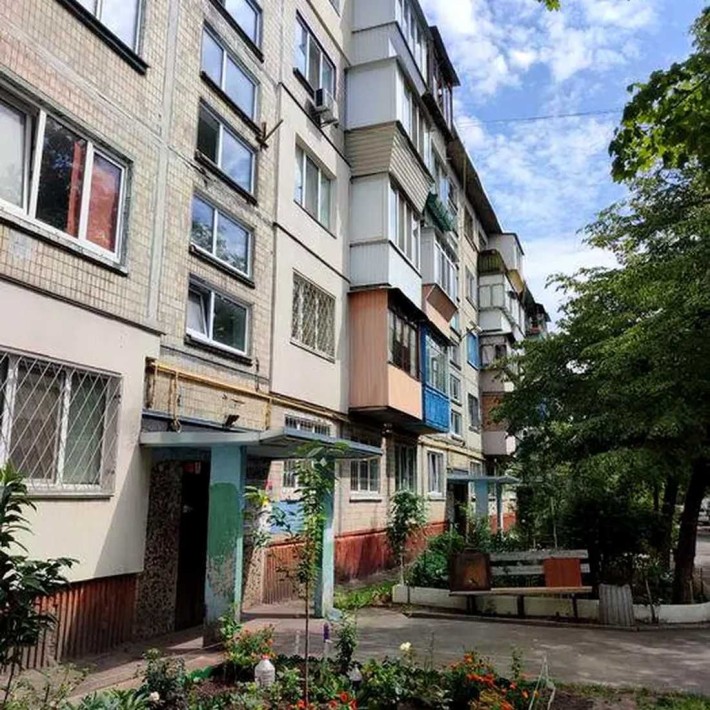 Продам  2-ком. квартиру вул. Ірини Бекешкиної 8 (Карбишева), - фото 1