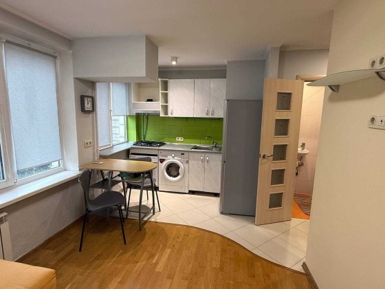 Продаж/ Квартири/ масив Лісовий/ Поруч метро/ Капремонт/ Киев