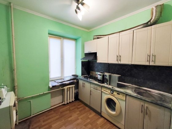 2-кімнатна. Дніпровський р-н. Дарницька пл., вул.Будівельників 5. Киев