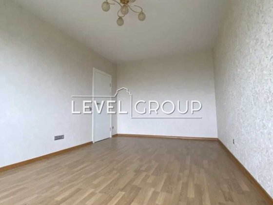 Продам 2 кім. 66м2 квартиру Михайла Максимовича вул.(Онуфрія Трутенка) Киев