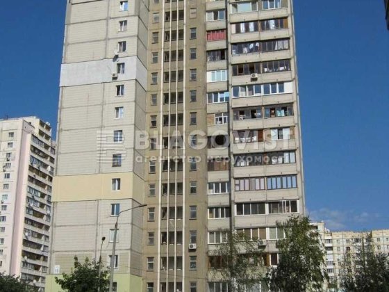 Затишна 4-кім. квартира, вул. Лариси Руденко, 10, Позняки Киев