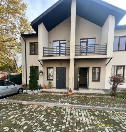 Таунхаус с ремонтом по цене квартиры ! - фото 1