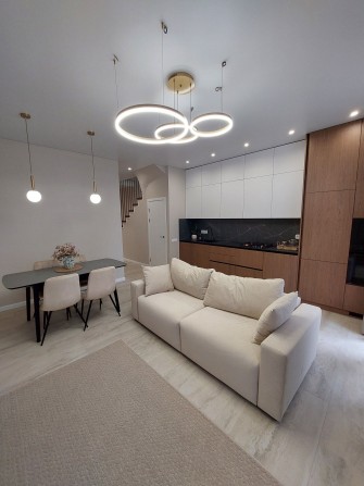 СУЧАСНИЙ ДУПЛЕКС 118м2 з ремонтом та меблями!!! Центральні комунікації - фото 1