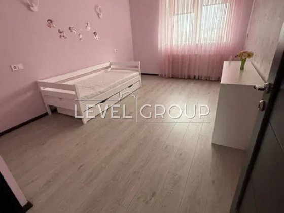 Продам 3-к з ремонтом по вул.Олени Пчілки,8 м.Позняки Дарницький район Киев