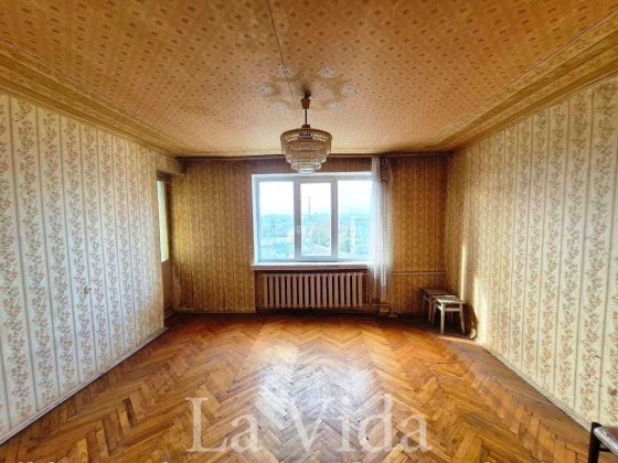 Г. полку "Азов" 11, цегла, роздільна 2к, ст.м. Оболонь - 6 хв. пішки!