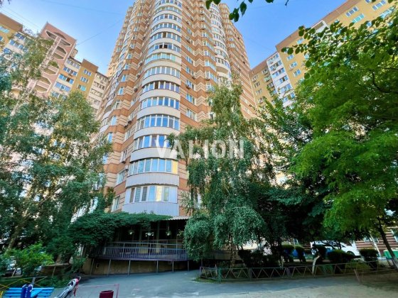 Продаж 2 кімн.квартири  з ремонтом біля метро Осокорки Київ