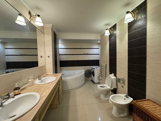 Продається трьохкімнатна квартира по пр. Володимира Івасюка, 53Б. Київ