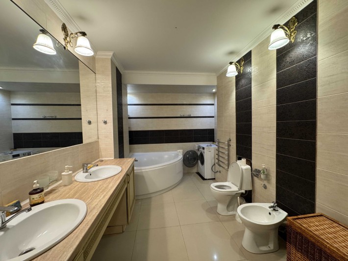 Продається трьохкімнатна квартира по пр. Володимира Івасюка, 53Б. - фото 1