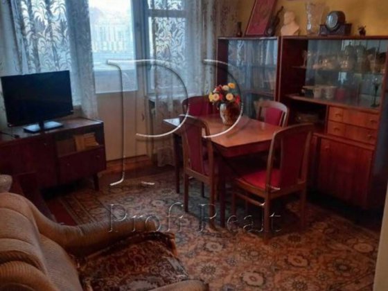 Продаж 2 кімнатна квартира по.Соборності 11/Соцмісто Київ