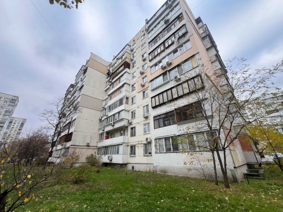Оболонь, 3-кімн квартира 64м2 під ремонт, Героїв Дніпра 40а Киев