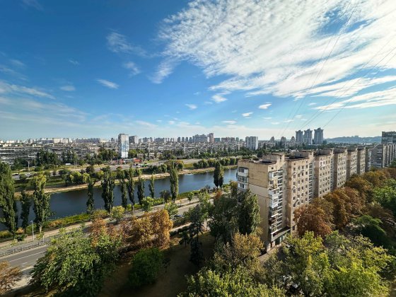 Продам видовую 2-к квартиру 47 м2 на  Русановке, м. Левобережная! БПС! Киев