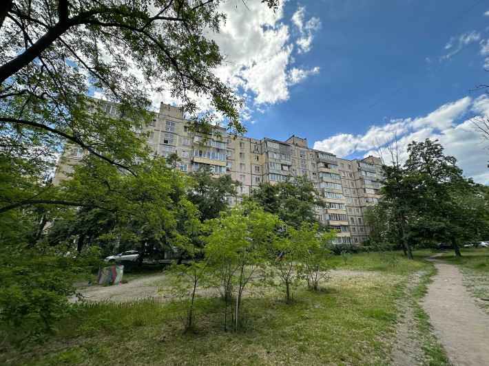 Продам 2-комнатную квартиру 50 м2 возле м. Левобережная! - фото 1