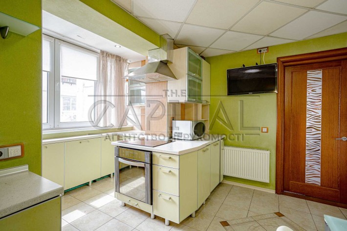 Продаж Просторої 4-кімнатна квартири на вул. Лариси Руденко - фото 1