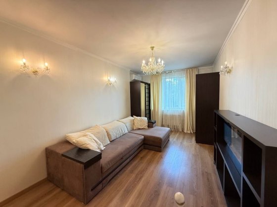 Продаж світлої 2к Феодосійська 1а 2 поверх Деміївська Голосієво Київ