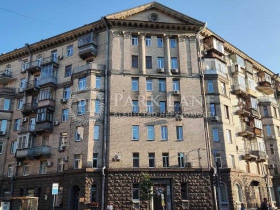 Продаж 2к сталінка з ліфтом вул Грушевського 34/1 Липки Центр Киев