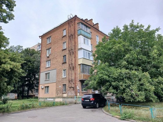 Продам 2-комнатную квартиру ул Автозаводская 9-а метро Оболонь Минская Киев