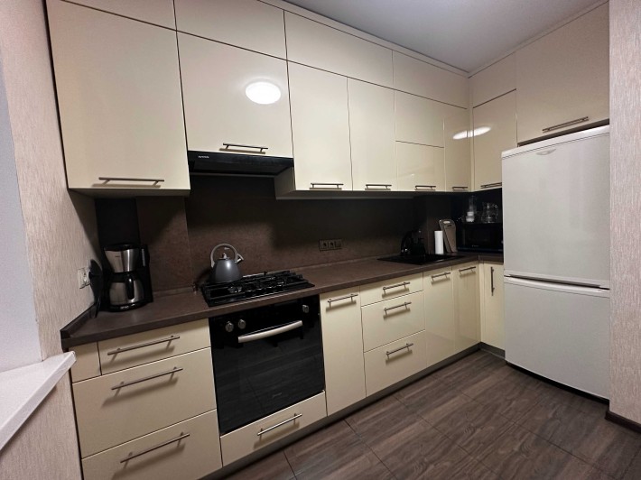 Продаж 3 кімнатної квартири з ремонтом - фото 1