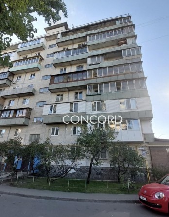 Метро Оболонь, Мінська. Героїв полку "Азов" вул., 3 (Малиновського) - фото 1