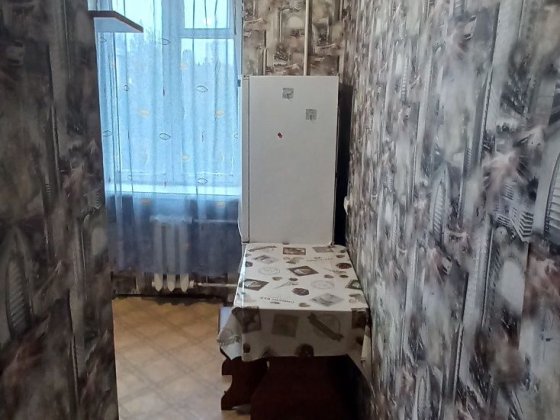 Продам 2х кiмн кв на Дарницькiй пл. Соборностi,1, газ,3 поверх Киев