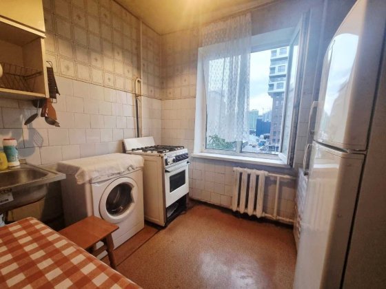 Світла 2-кв. Березняківська 38, Набережна Дніпра, Лівобережна Киев