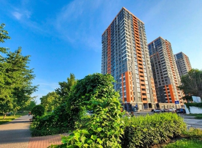 Продам 2-х комнатную квартиру 67м.кв.,ЖК БЕРЕЖАНСКИЙ., 8 СЕКЦИЯ. - фото 1