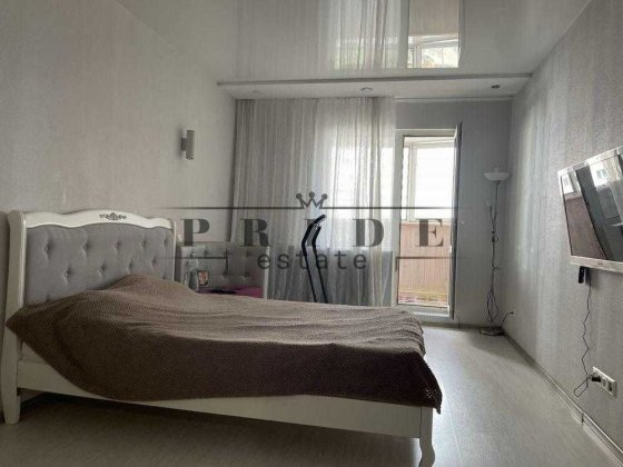 Терміново! Простора квартира на Позняках! Київ