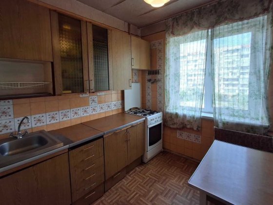 Продам 3 кімнатна  вул.Героїв Дніпра 62, метро Героїв Дніпра 7 хвилин Киев