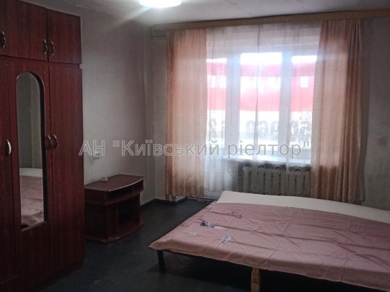 Продам недорого 1 к. квартиру біля Дарницької площі! Київ